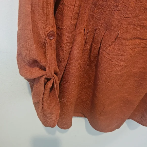 Zac & Rachael Women's Amber Flowy V-Neckline Blouse, Large - Picture 6 of 10